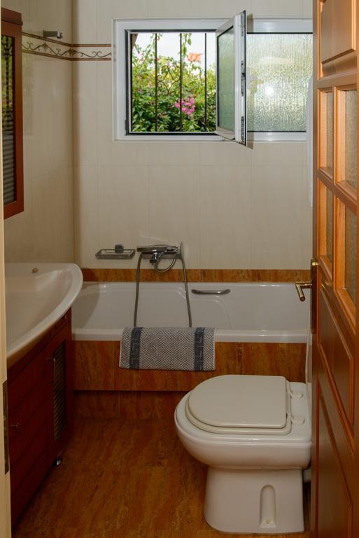Athenian Spiti Vila Loútsa Exterior foto